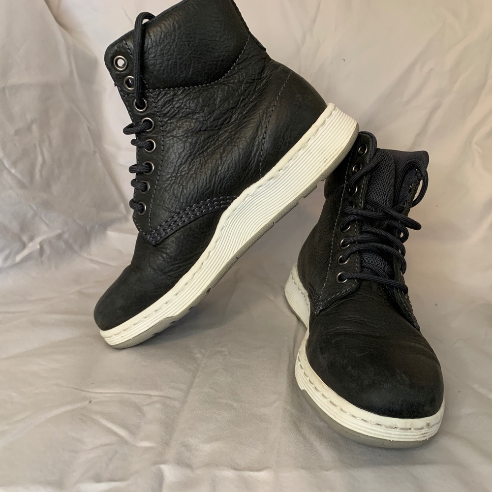 EUC Dr. Martens Rigal black leather boots, sz. 5 women's